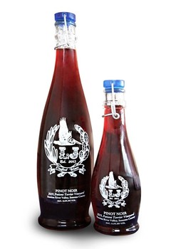 Picture of a Growler and a Growlette, a 12oz version of the Growler